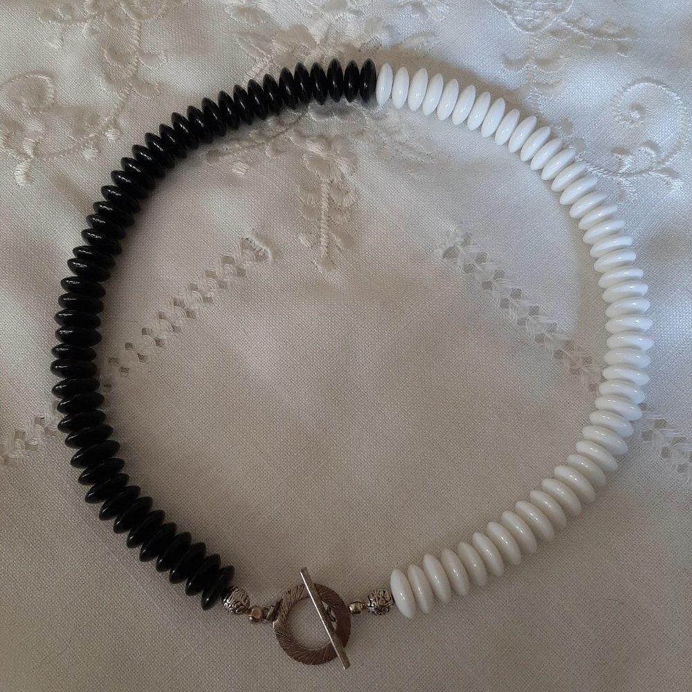 Classic Two-Tone Black & White Agate Bead Necklace